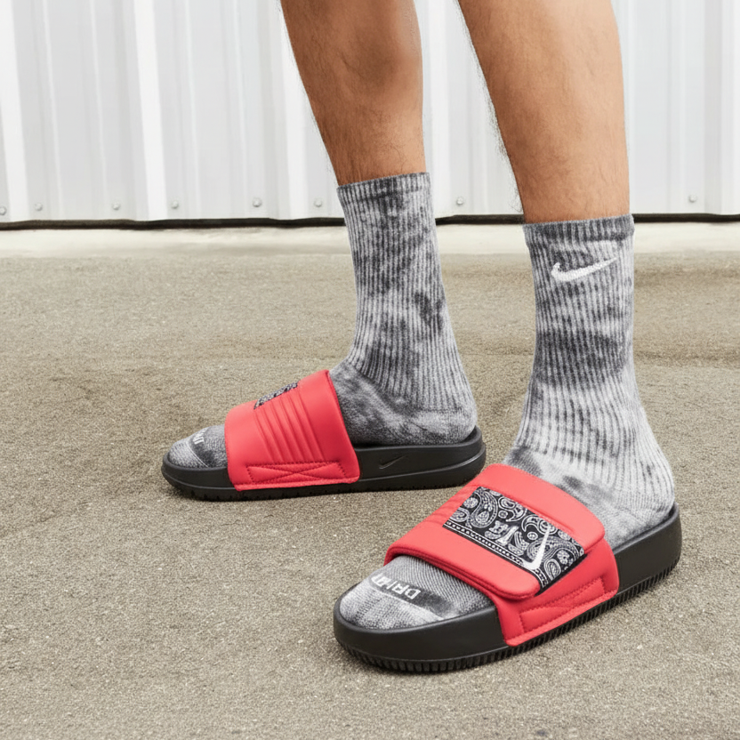 Modelo con sandalias rojas